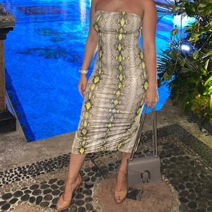 Snake print fitted dress - strapless